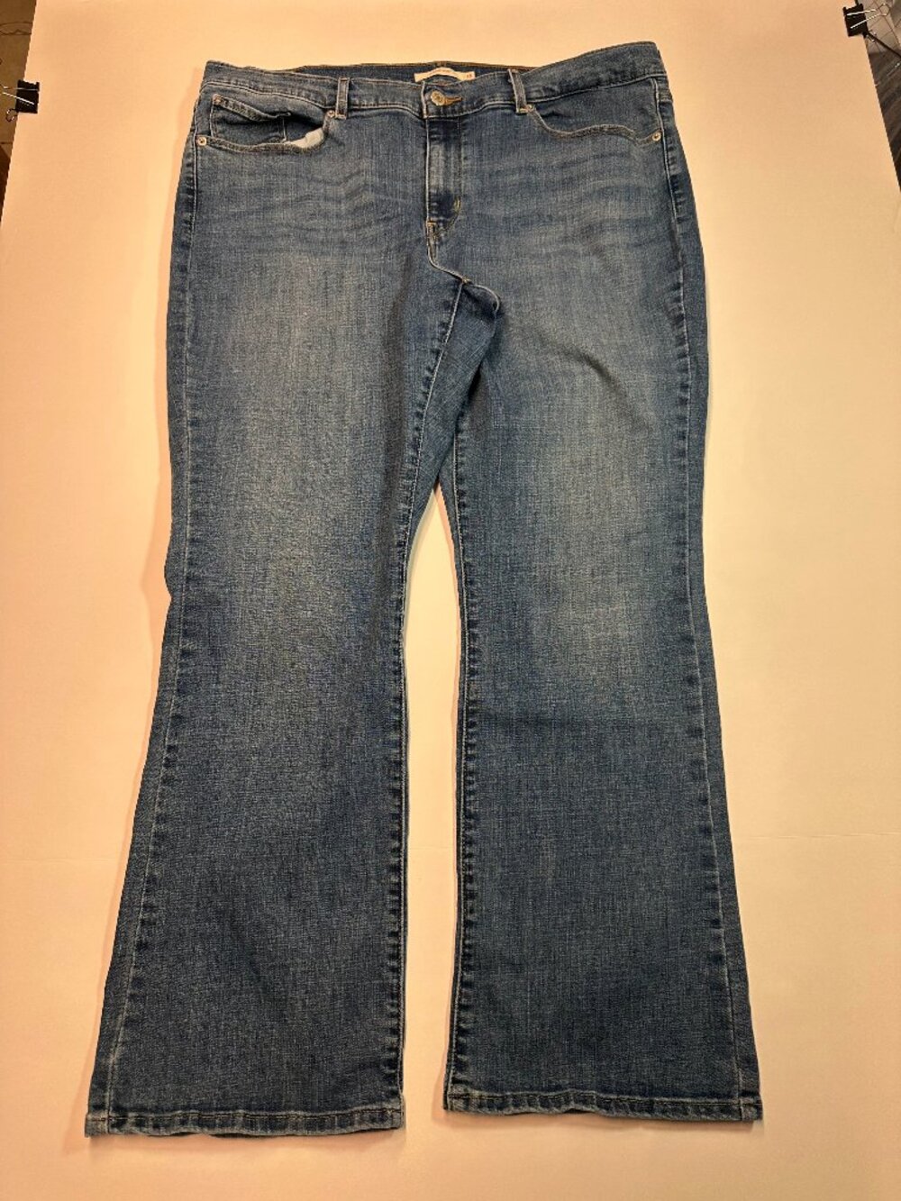 Levi’s Classic Bootcut Jeans Women’s size 18 Blue Denim Medium Wash